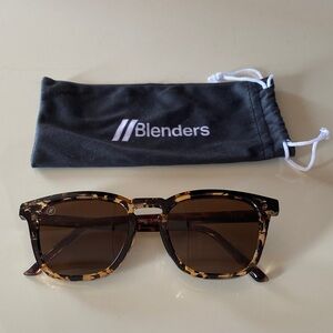 Blenders tortoise polarized sunglasses
